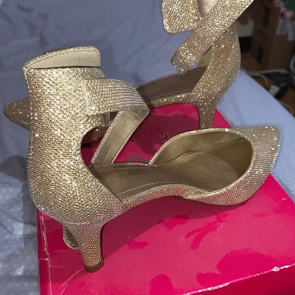 Elegant Gold Women's Heels - Picture 2 of 5